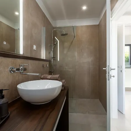 La Istriana - Seaview, Heated Pool Villa Krnica