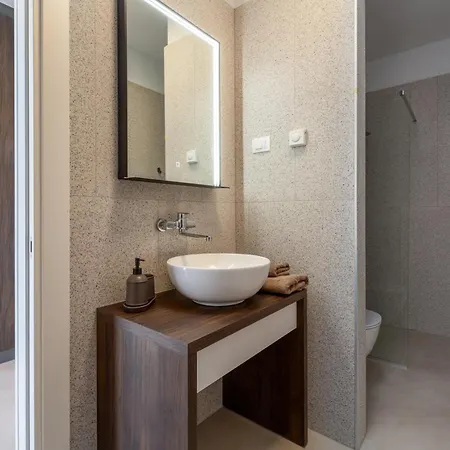 La Istriana - Seaview, Heated Pool Villa Krnica