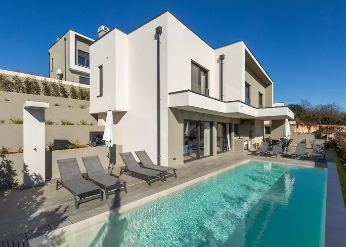 La Istriana - Seaview, Heated Pool Villa Krnica